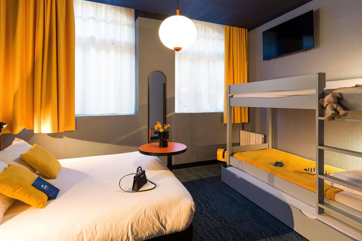 Family Room, Multiple Beds | Desk, soundproofing, free WiFi, bed sheets