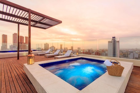 Outdoor pool. NH Collection Barranquilla Smartsuites Royal