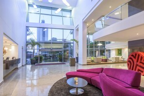 Lobby - NH Collection Barranquilla Smartsuites Royal (Barranquilla)