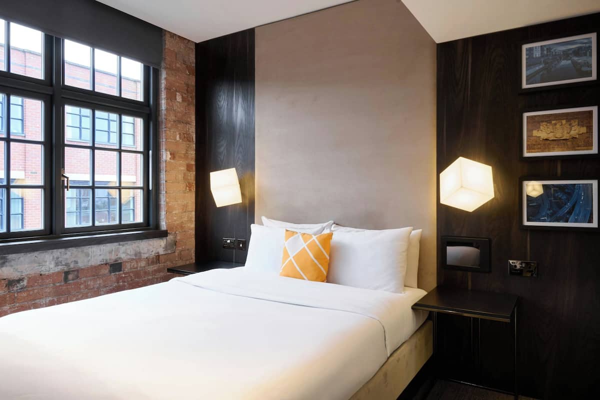 Standard Room, 1 Double Bed | Premium bedding, desk, soundproofing, free WiFi