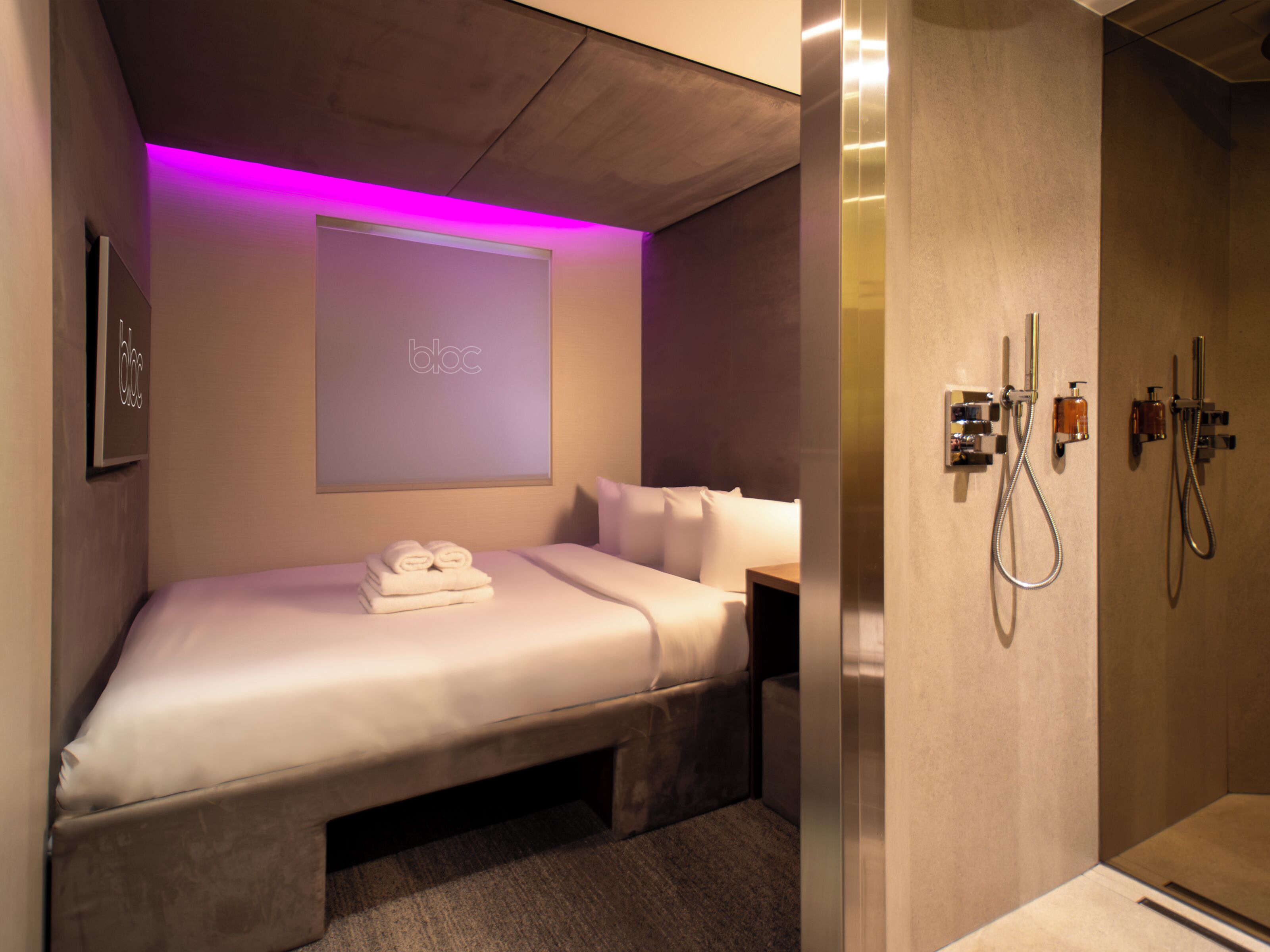 standard double room, no windows | 1 bedroom, premium bedding, desk, soundproofing