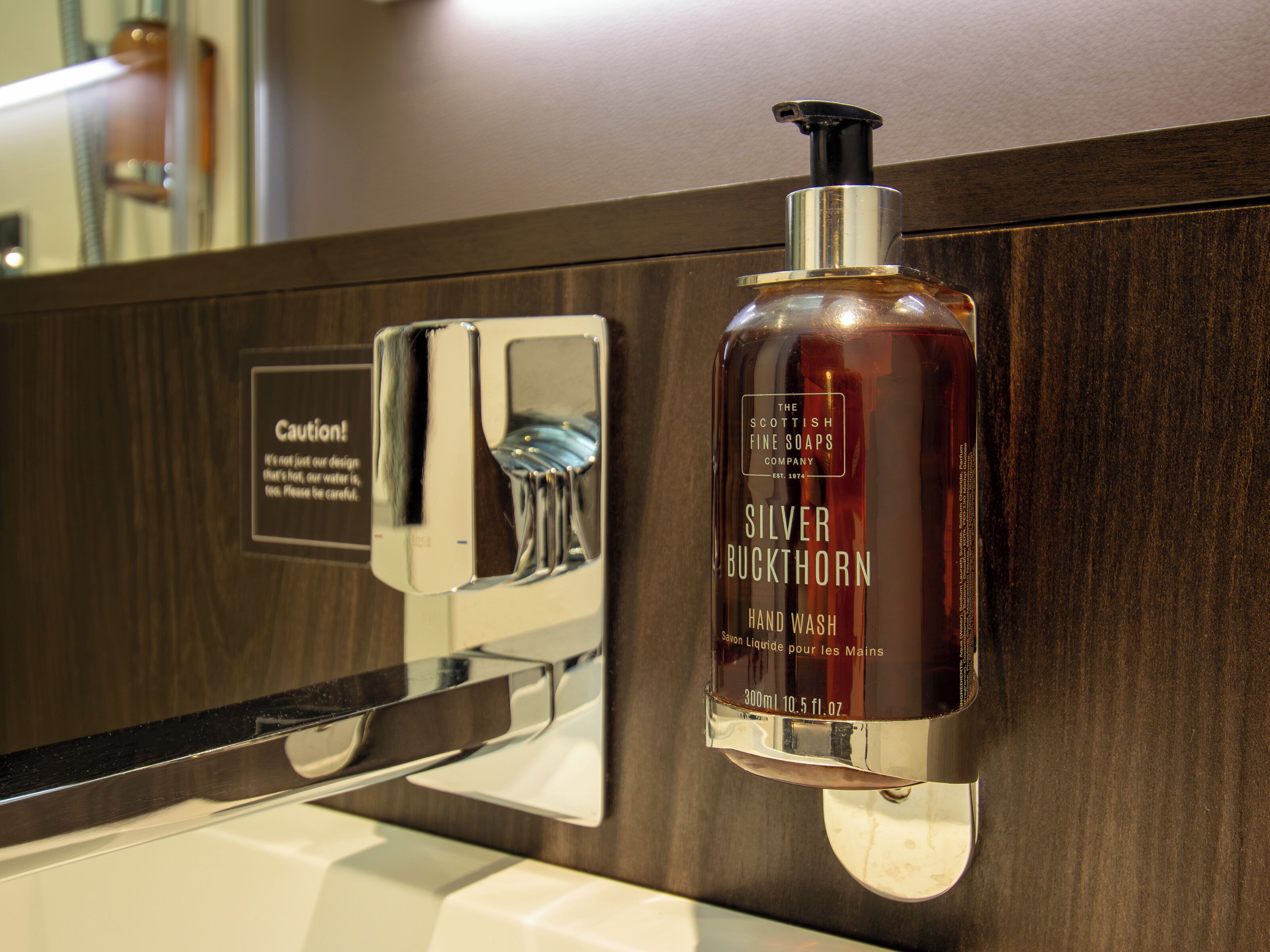 shower, rainfall showerhead, free toiletries, hair dryer