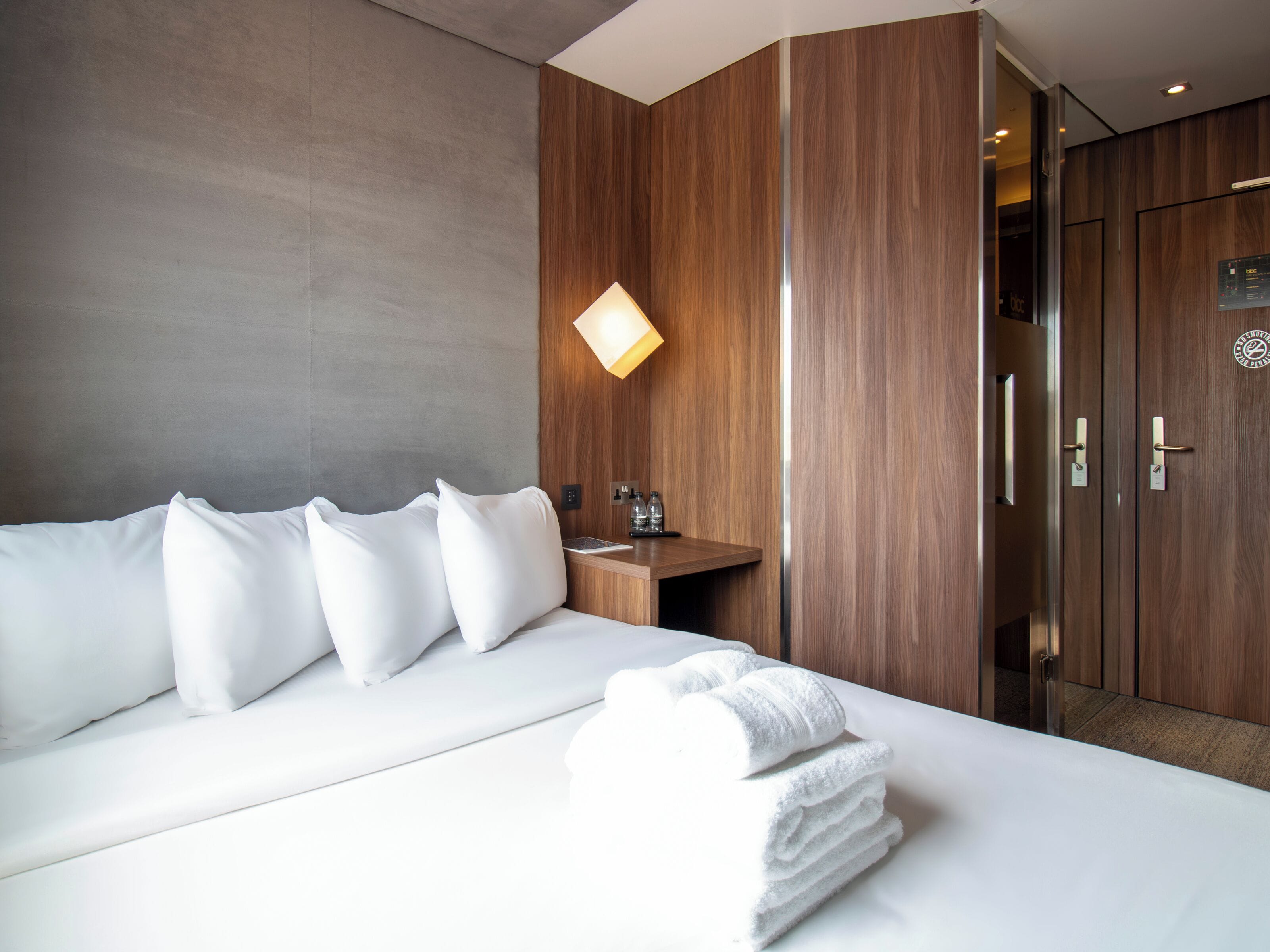 standard double room | 1 bedroom, premium bedding, desk, soundproofing