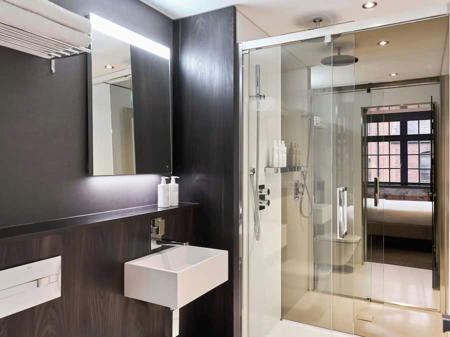 Large Standard | Bathroom