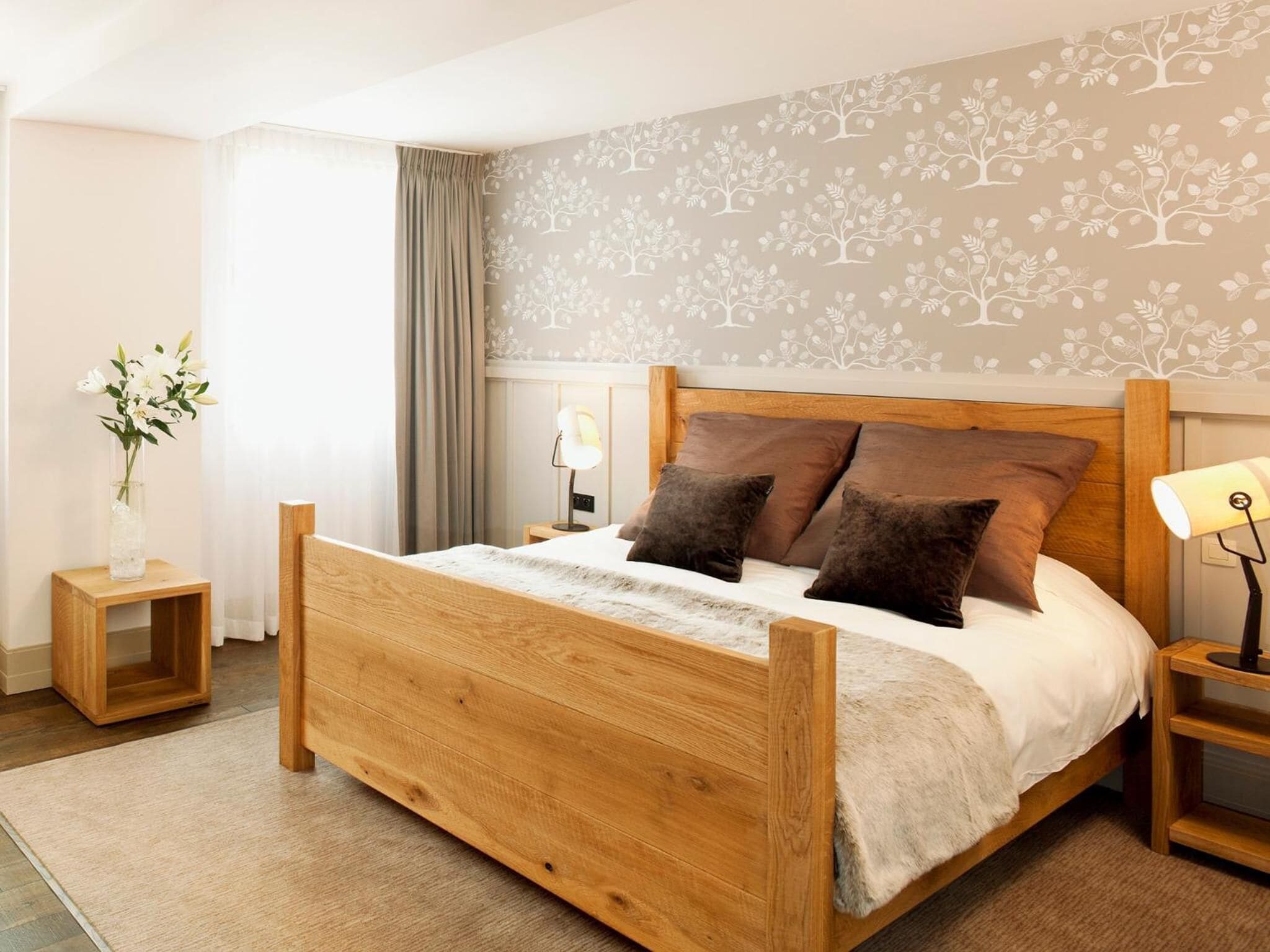 Sengetøy av topp kvalitet, safe på rommet, skrivebord og lydisolert