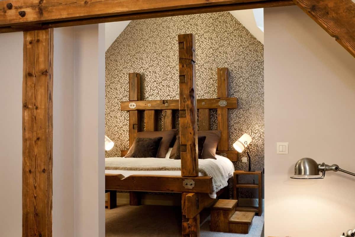 premium bedding, in-room safe, desk, soundproofing