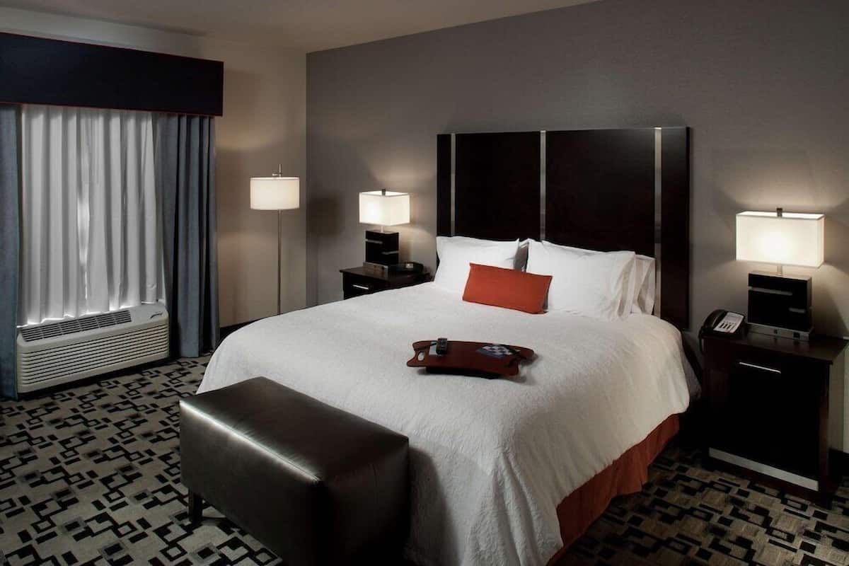 Premium bedding, in-room safe, laptop workspace, blackout drapes