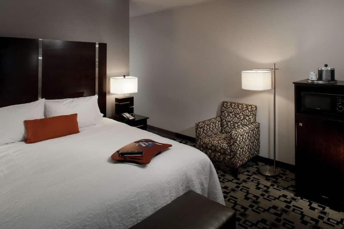 Premium bedding, in-room safe, laptop workspace, blackout drapes