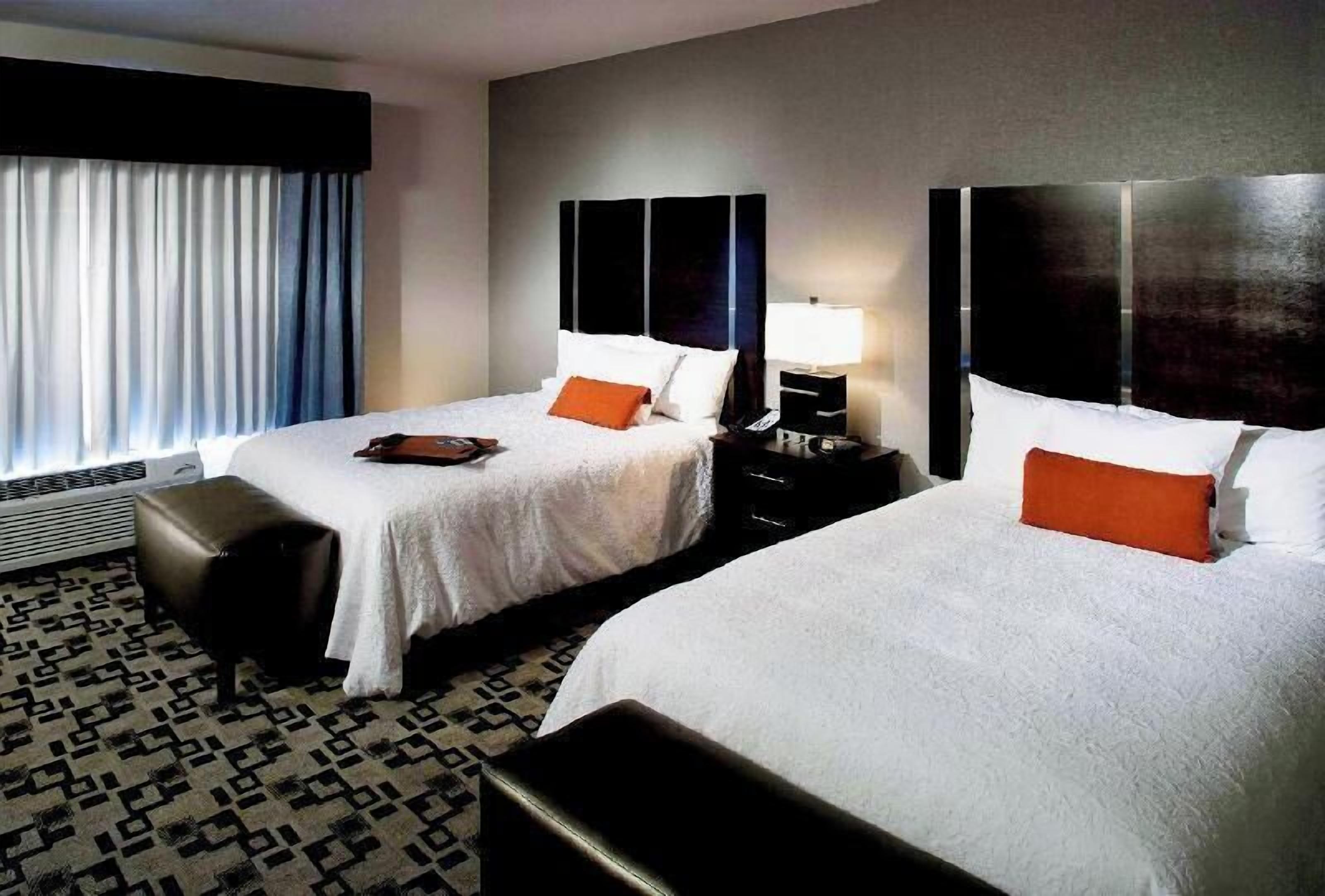 Premium bedding, in-room safe, laptop workspace, blackout drapes