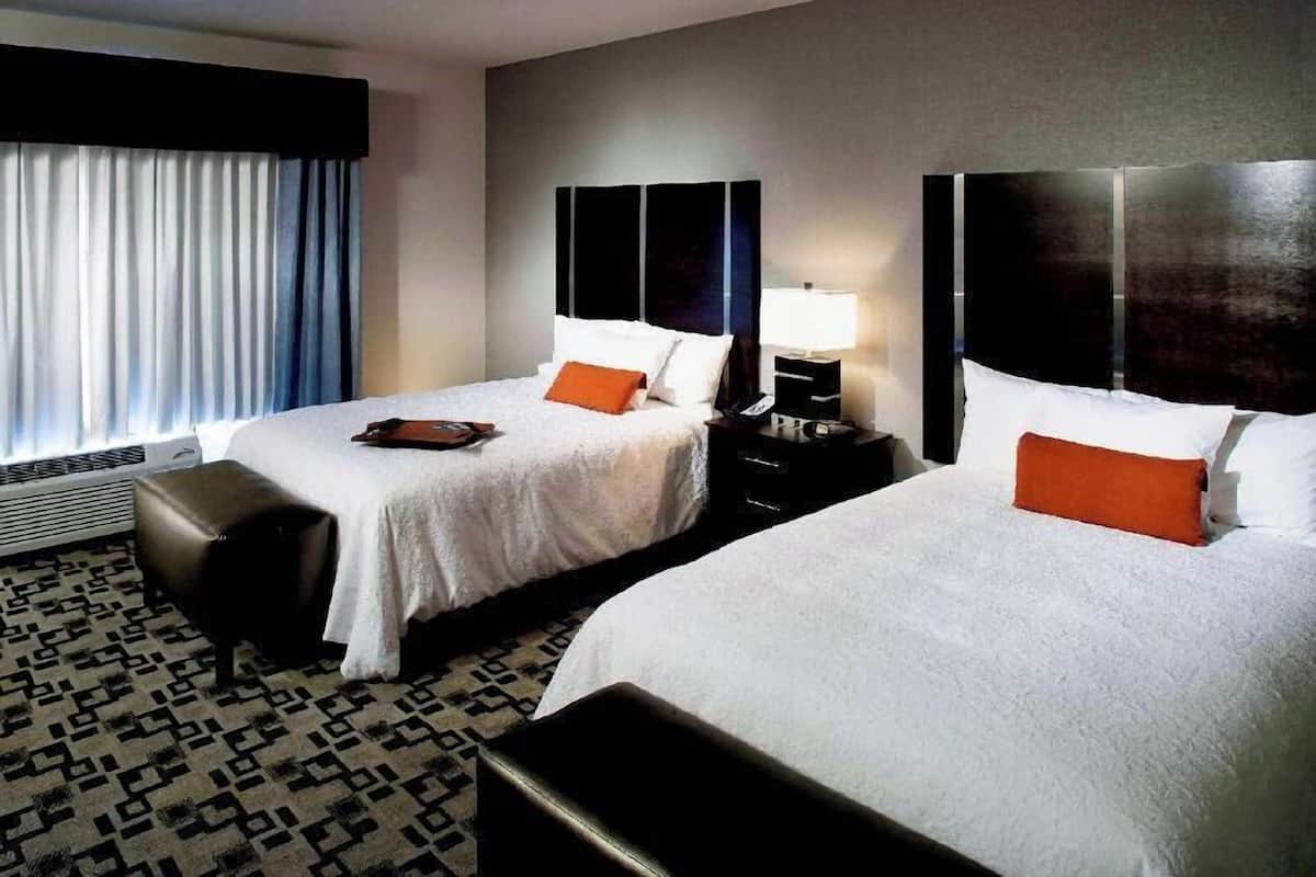 Premium bedding, in-room safe, laptop workspace, blackout drapes