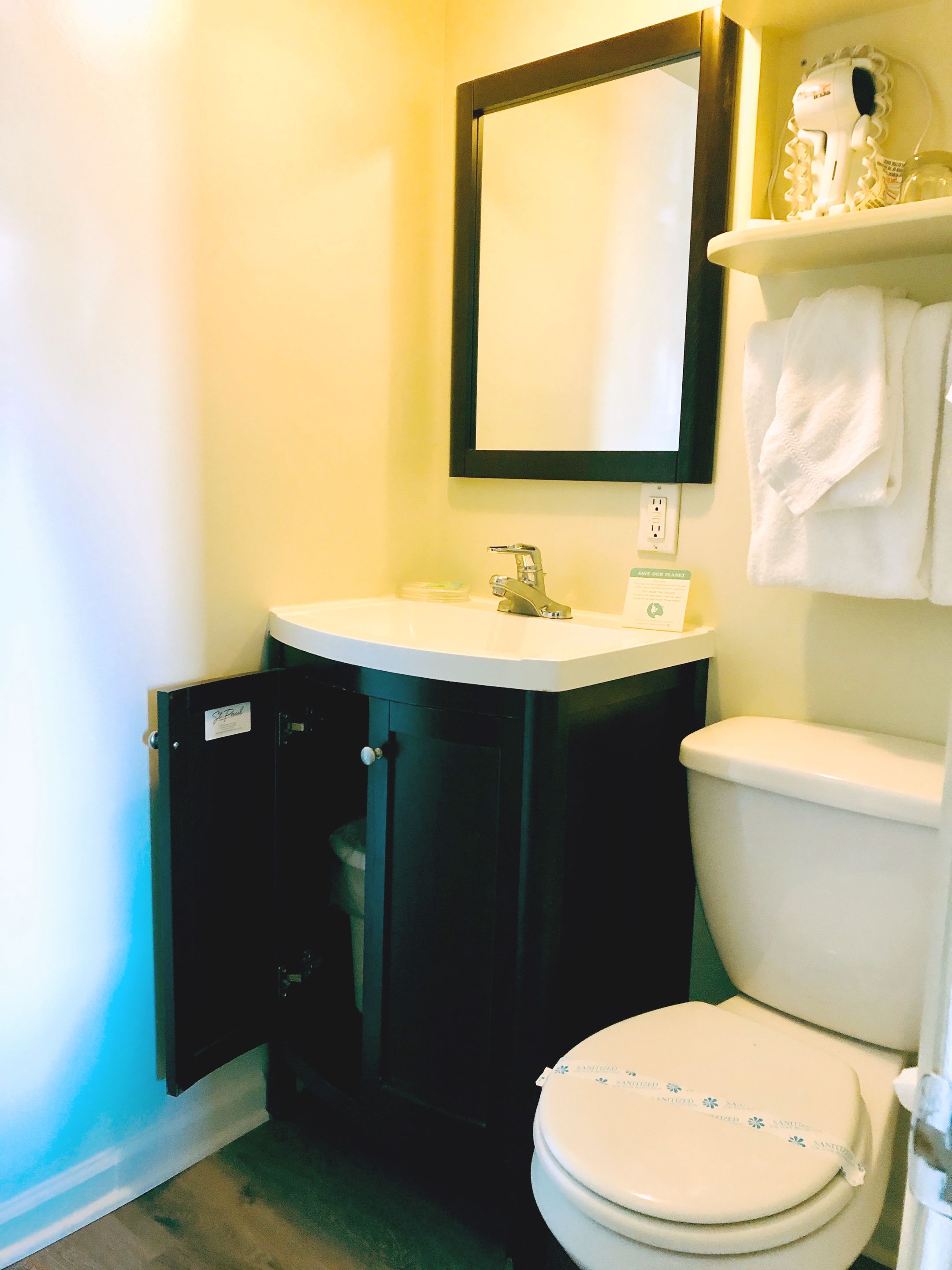 standard room, 1 queen bed, patio (pet friendly, rooms 5, 6, 7 & 8) | bathroom | designer toiletries, hair dryer, towels