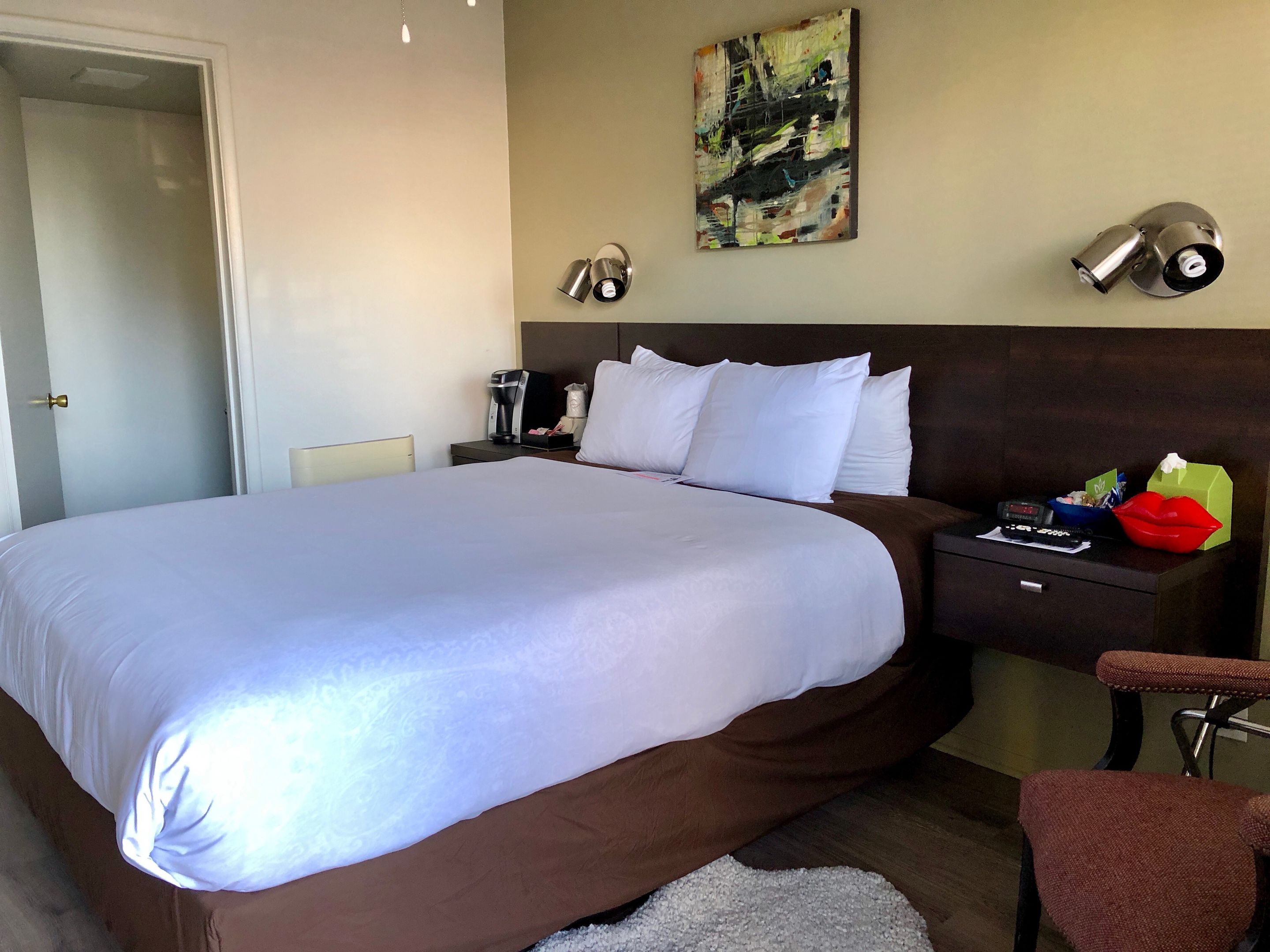 standard room, 1 queen bed, patio (pet friendly, rooms 5, 6, 7 & 8) | egyptian cotton sheets, premium bedding, pillow-top beds