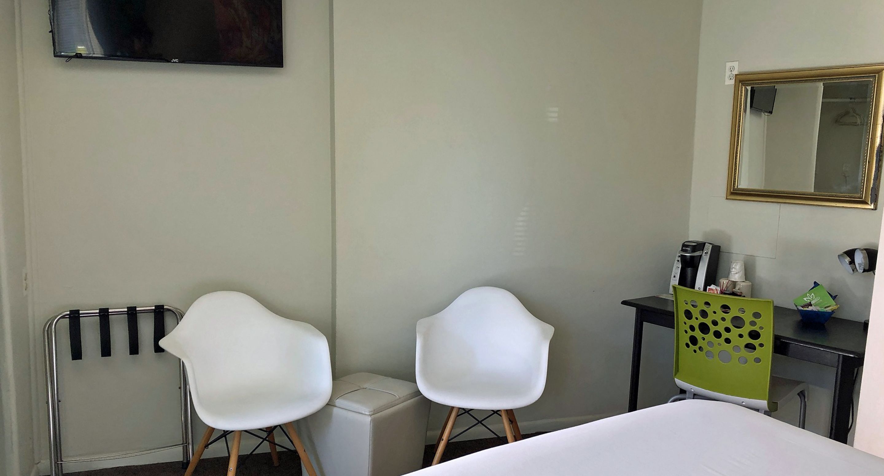 Deluxe King Patio View (Pet Friendly, Room 9) | Egyptian cotton sheets, premium bedding, pillow-top beds