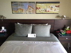Standard Room, 1 Queen Bed (Pet Friendly, Room 17) | Egyptian cotton sheets, premium bedding, pillowtop beds
