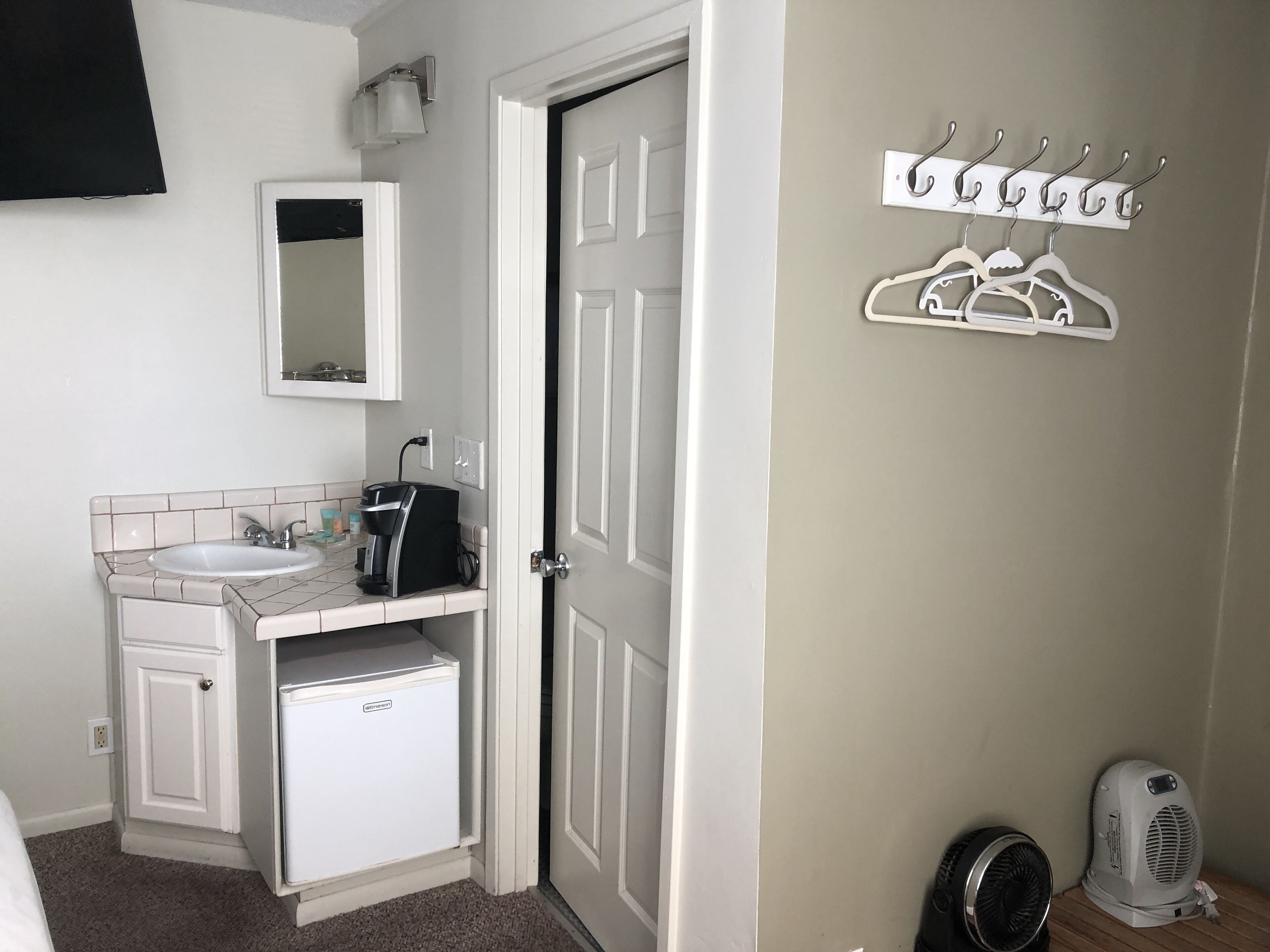 deluxe room, 1 king bed, bay view (pet friendly, room 10&20) | egyptian cotton sheets, premium bedding, pillow-top beds