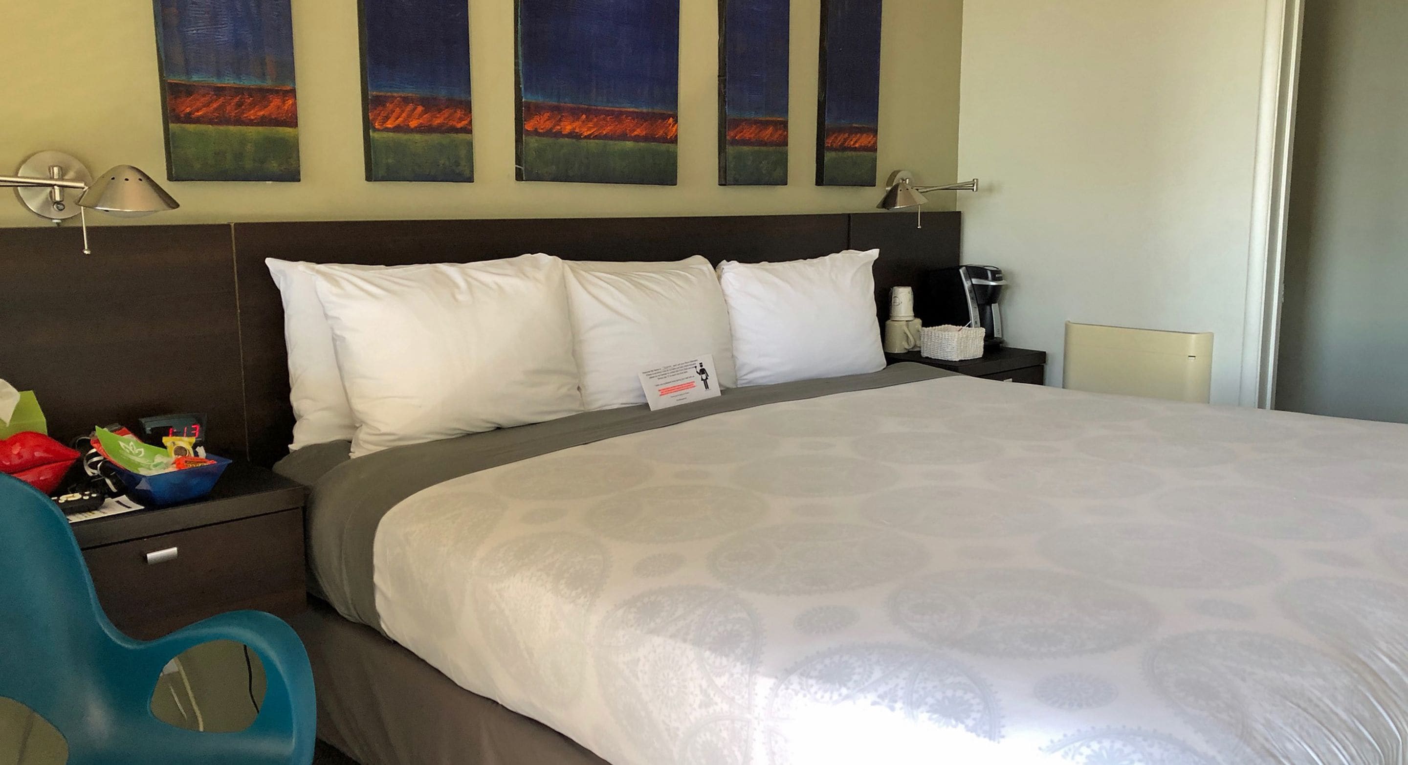 standard room, 1 king bed (not pet friendly, room 14) | egyptian cotton sheets, premium bedding, pillow-top beds