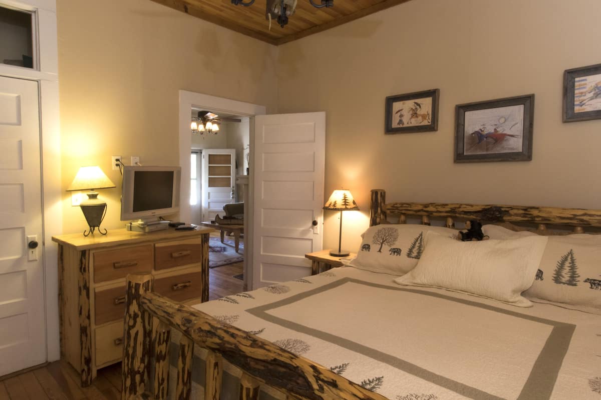 Suite Supérieure, 1 très grand lit et 1 canapé-lit, patio