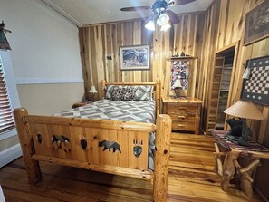 Bear Point Suite, 1 Queen Bed with Sofa bed, Patio | 1 多间卧室、高档床上用品、加厚床垫、笔记本电脑工作区