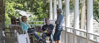 Calhoun House Inn & Suites