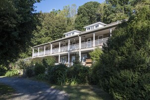 Fachada de la propiedad