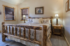 Casa de árbol superior | 1 habitación, ropa de cama de alta calidad y camas con pillow-top 