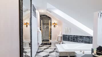 Zimmer | Badezimmer | Duschwanne, Komfortbadewanne, Haartrockner, Bademäntel
