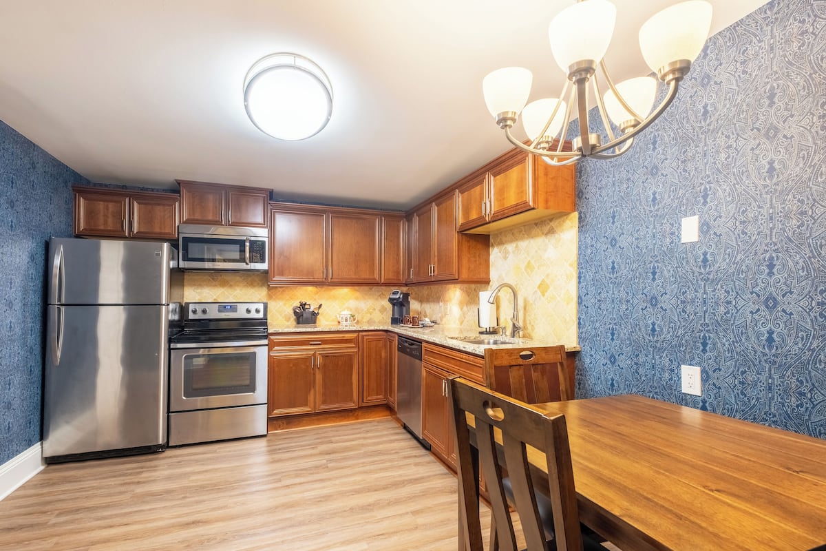 the nottingham one bedroom suite | private kitchen | coffee/tea maker