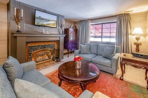 The Saxon Suite | Living room