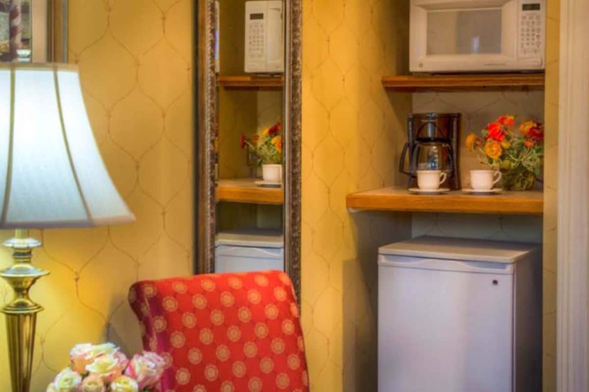 the manchester | 1 bedroom, iron/ironing board, free wifi, bed sheets