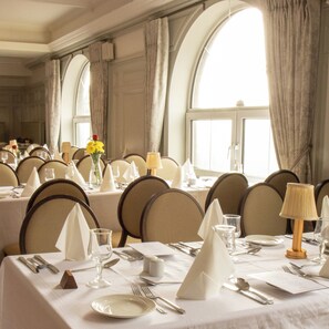 Breakfast, lunch and dinner served - River Island Hotel (Castleisland)