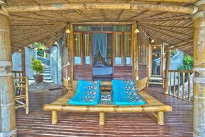 Bamboo Sunset with Private Pool | Minibar, Zimmersafe, Schreibtisch, Zustellbetten