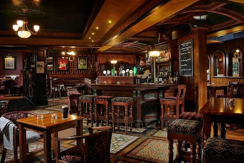Bar (in der Unterkunft)