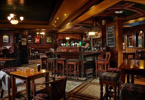 Bar (in der Unterkunft)