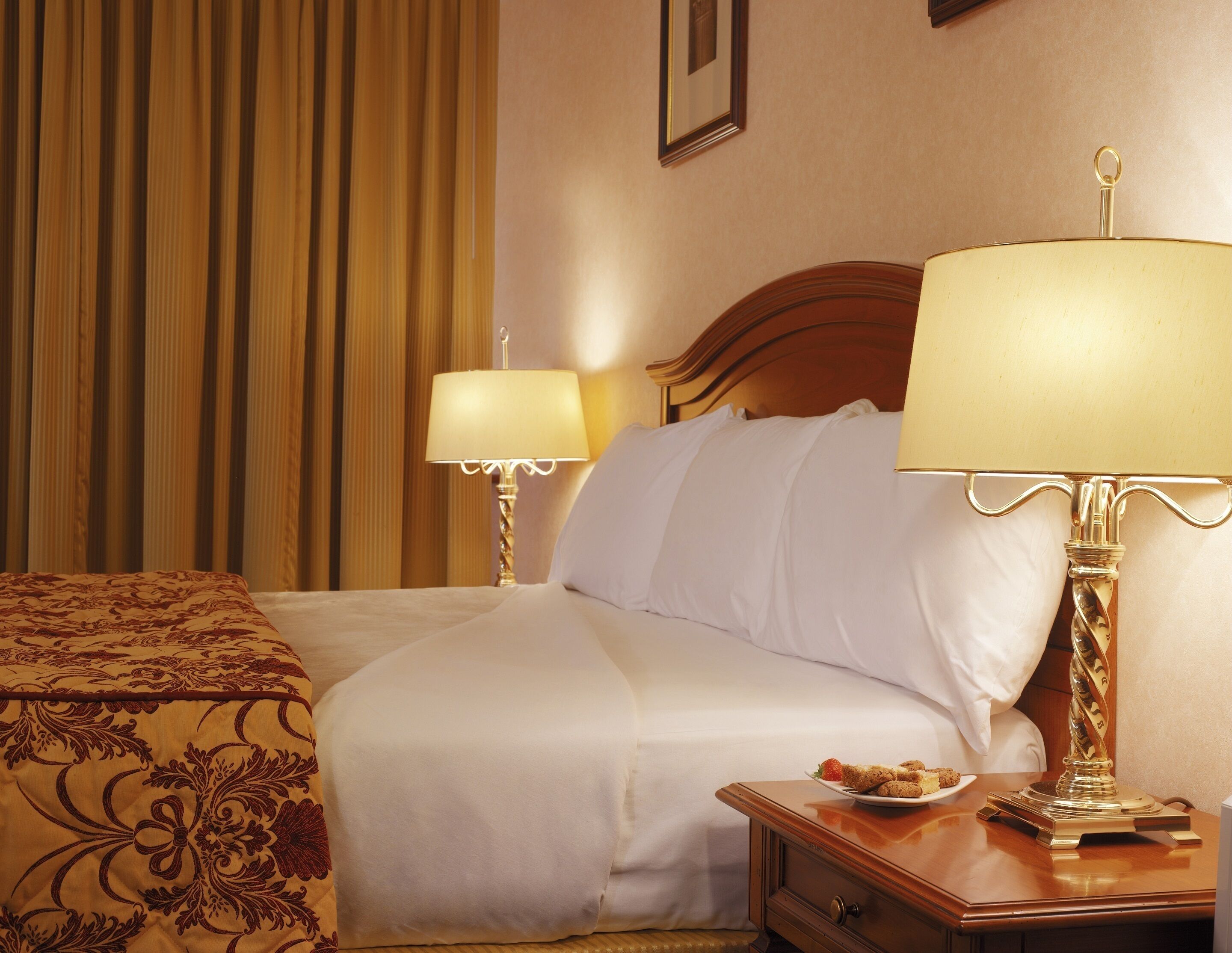 classic double room | in-room safe, desk, iron/ironing board, free wifi