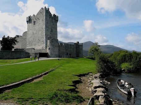 Exterior. Killarney Towers Hotel & Leisure Centre