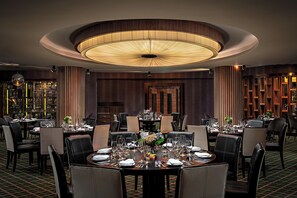 2 restaurants, spécialités Cuisine européenne moderne