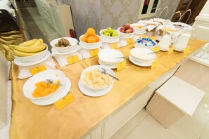 Der serveres frokost og aftensmad