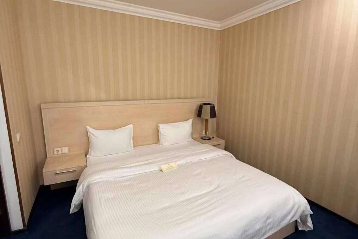 In-room safe, desk, soundproofing, bed sheets