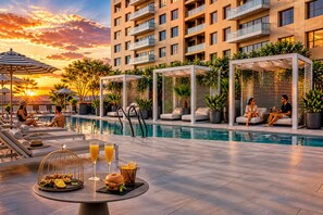 Outdoor pool, pool loungers - Millennium Central Dubai Downtown (Dubai)