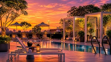 Outdoor pool, pool loungers