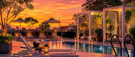Outdoor pool, pool loungers