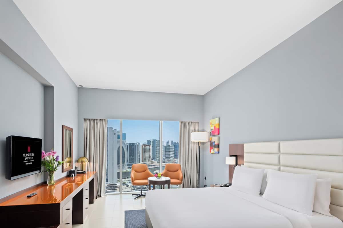 Chambre Affaires, 1 grand lit | 1 chambre, minibar, coffres-forts dans les chambres, bureau