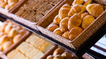 Free local cuisine breakfast