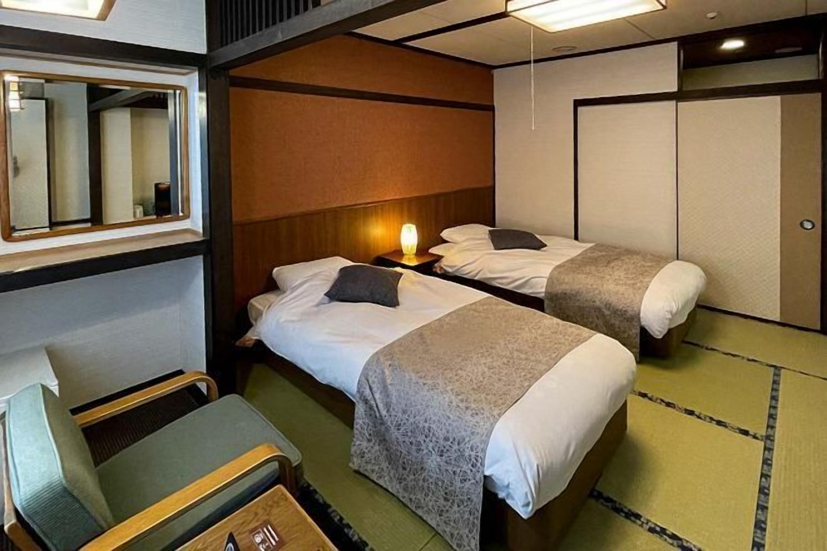 Literie de qualité, coffre-fort, bureau, literie fournie