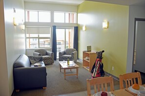 Family Apartment, 4 Bedrooms | Living area