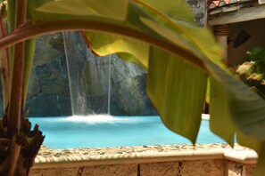 Pool waterfall - Maya Bric Hotel (Playa del Carmen)