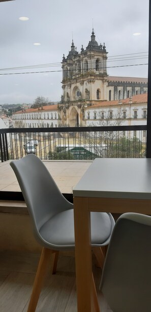 بوفيه فطور مجانًا يوميًا