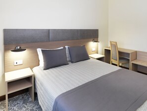 Minibar, desk, soundproofing, free WiFi