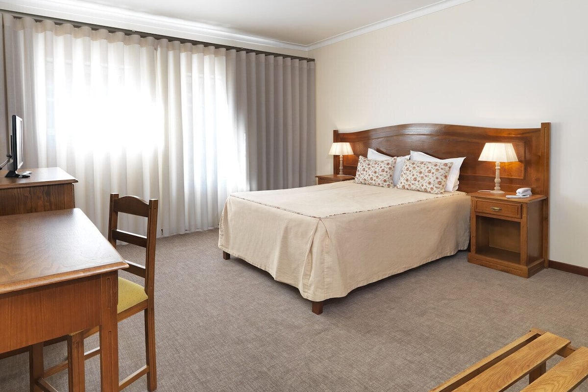 Family Quadruple Room | Minibar, desk, soundproofing, WiFi (free)