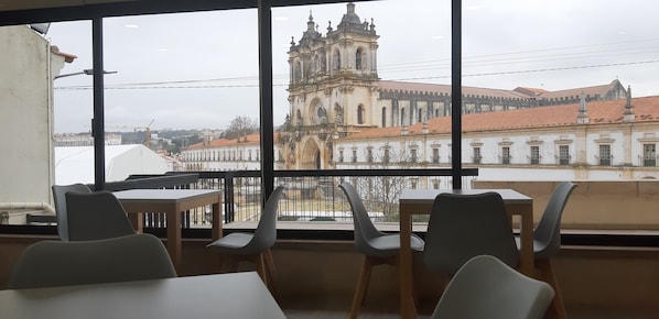 Free daily buffet breakfast  - Hotel Santa Maria (Alcobaça)